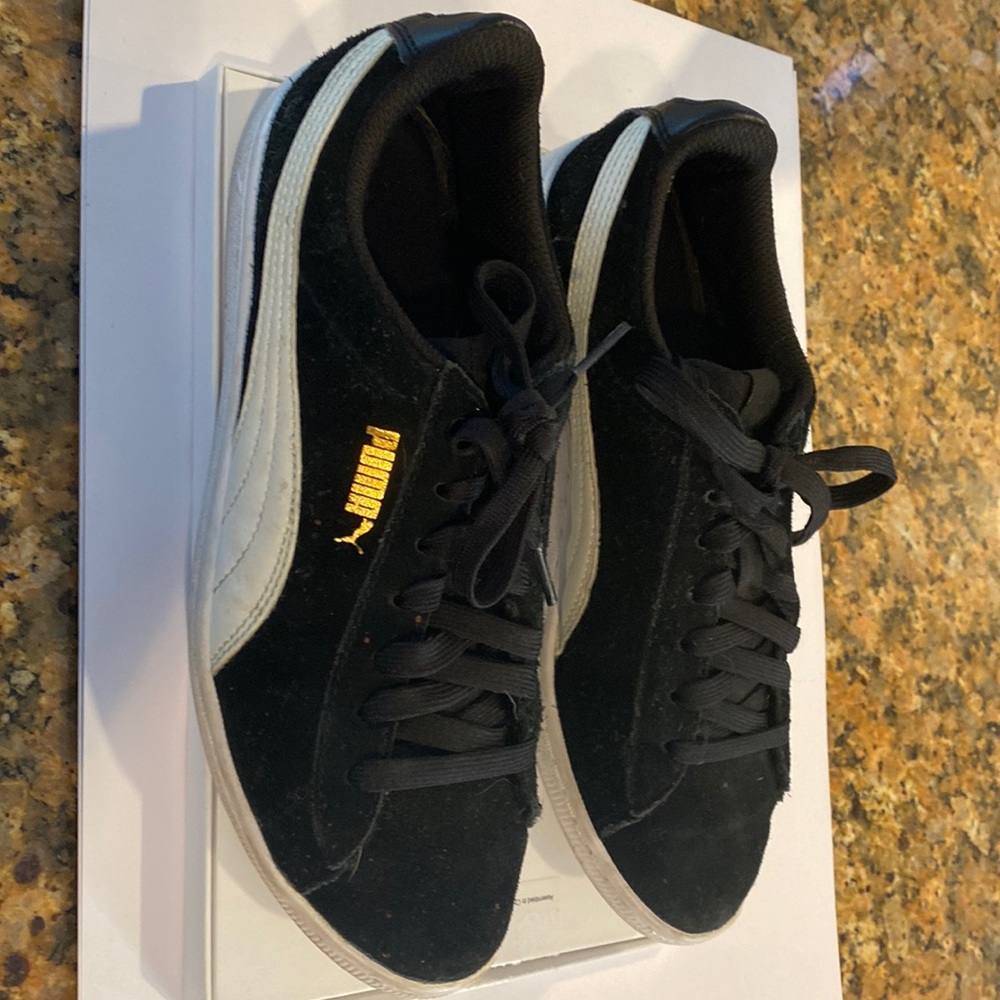 Black Puma Classic Women’s Sneakers